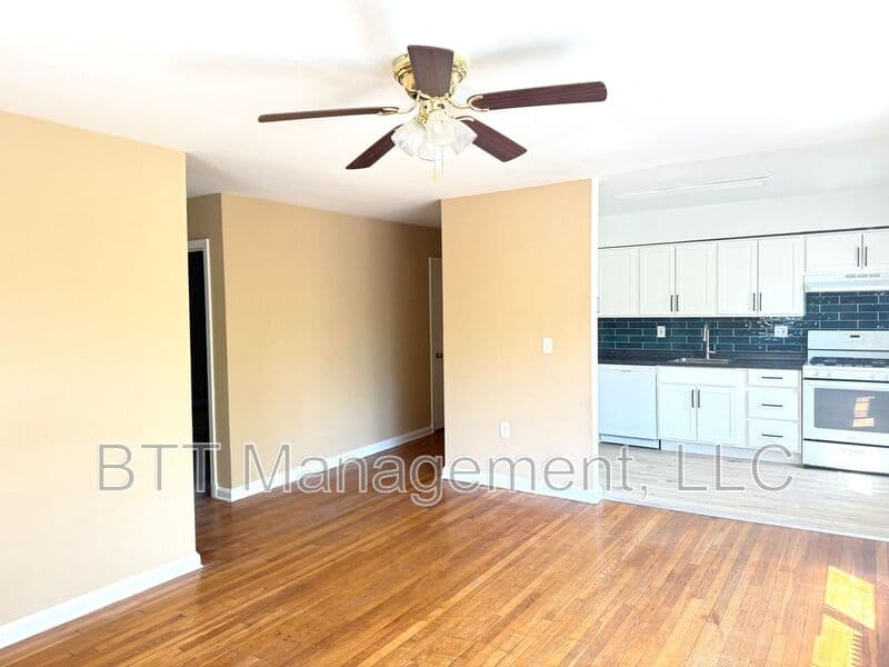 Brentwood Condo: 4013 38th St
