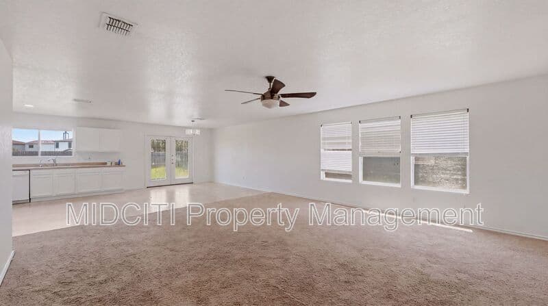 New Braunfels House: 3248 Northwest Blvd