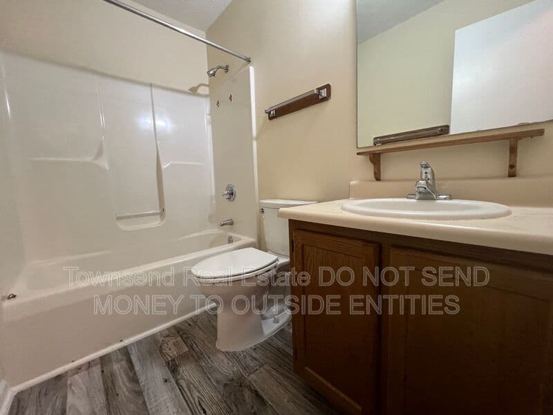Fayetteville House: 5038 Linton Hall Rd.