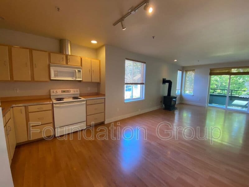Seattle House: 4038 Stone Way N