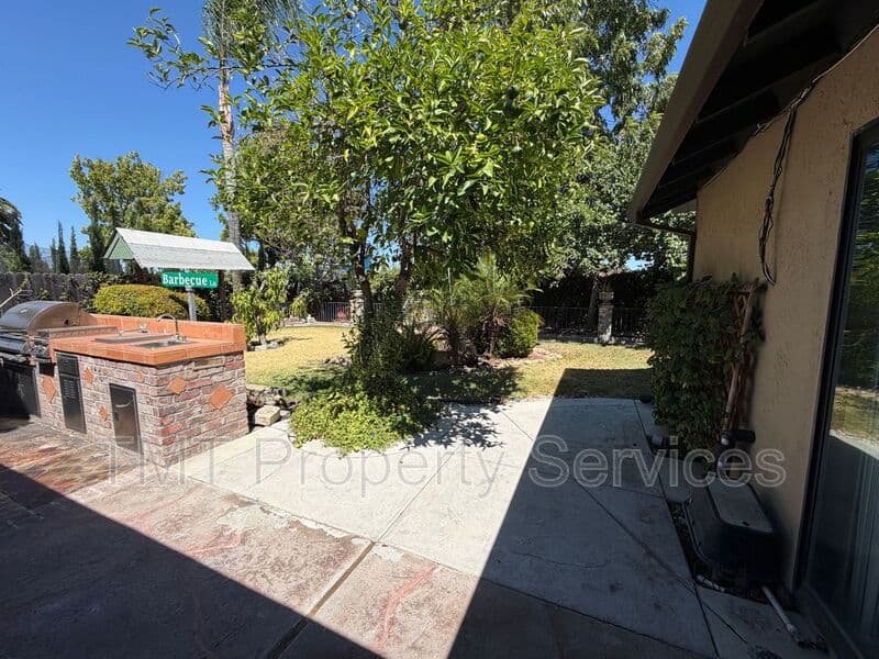 Stockton House: 930 Graywood Circle
