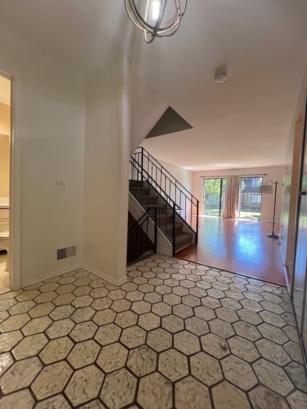 Southfield House: 26716 Summerdale - 1