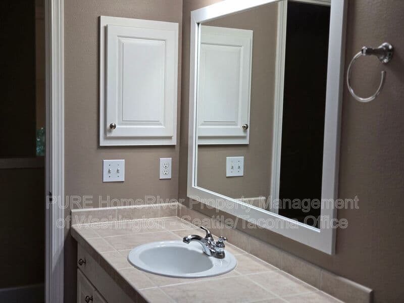 Auburn House: 5316 S 282nd Way