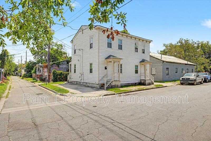 Savannah Townhome: 814 Ott St