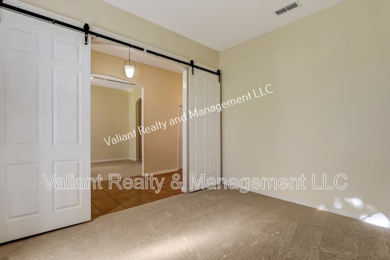 Jacksonville House: 8391 Candlewood Cove Trail