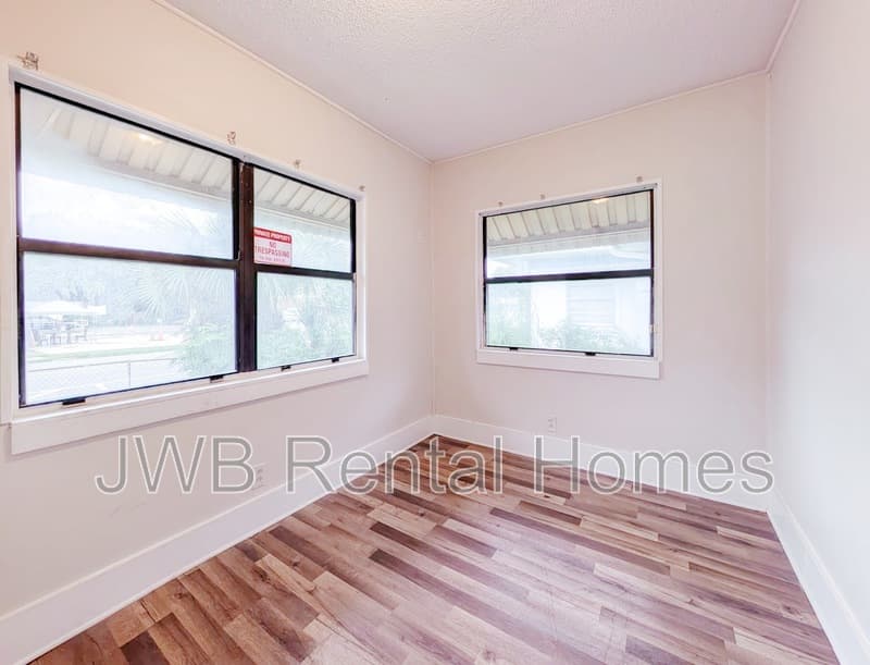 Jacksonville House: 3401 Pearl St N