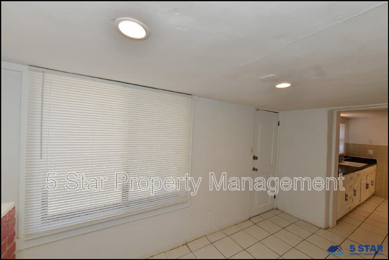 El Paso House: 7817 West Dr