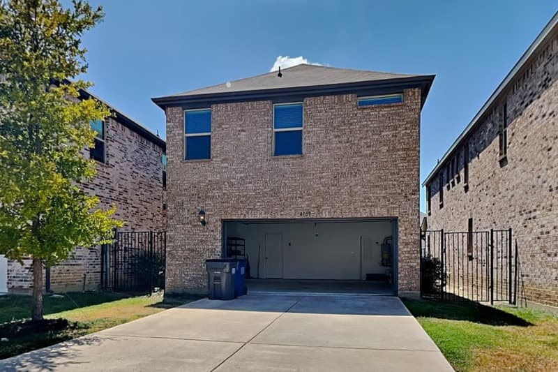 Sachse House: 4109 Stockyard Station Ln