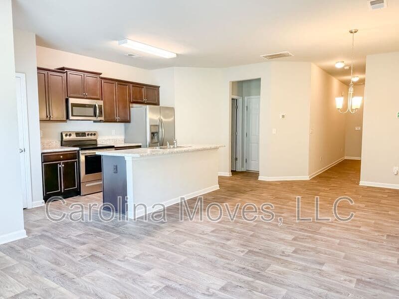 Easley House: 200 Northridge Court