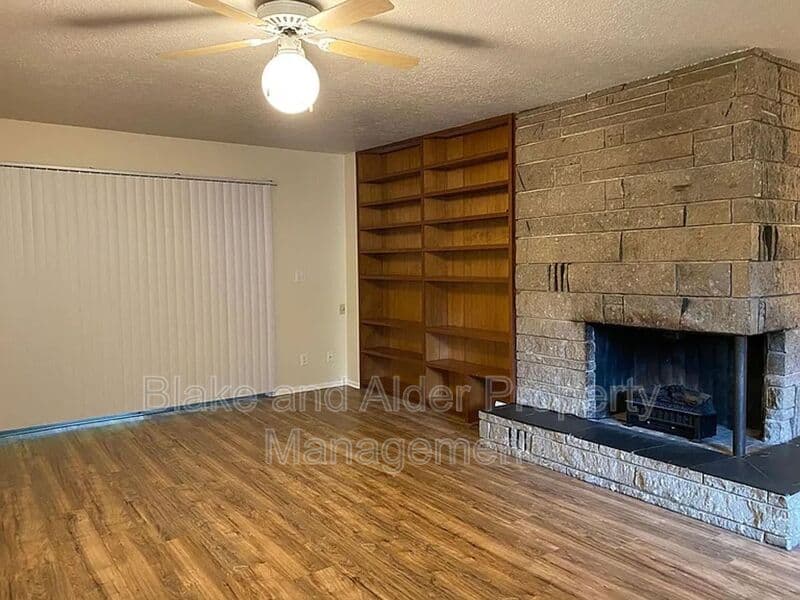 Milwaukie House: 11112 SE Home Ave