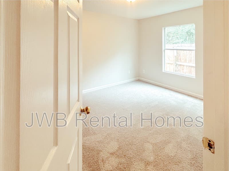 Jacksonville House: 2139 Sessions Ln