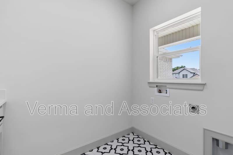 Centerton House: 1071 Whistler St