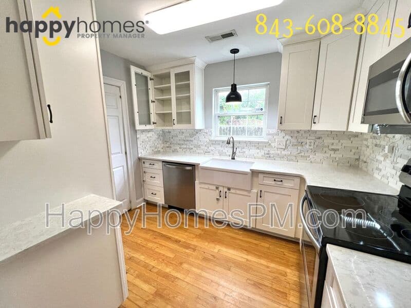 Charleston House: 1545 Ashley River Road