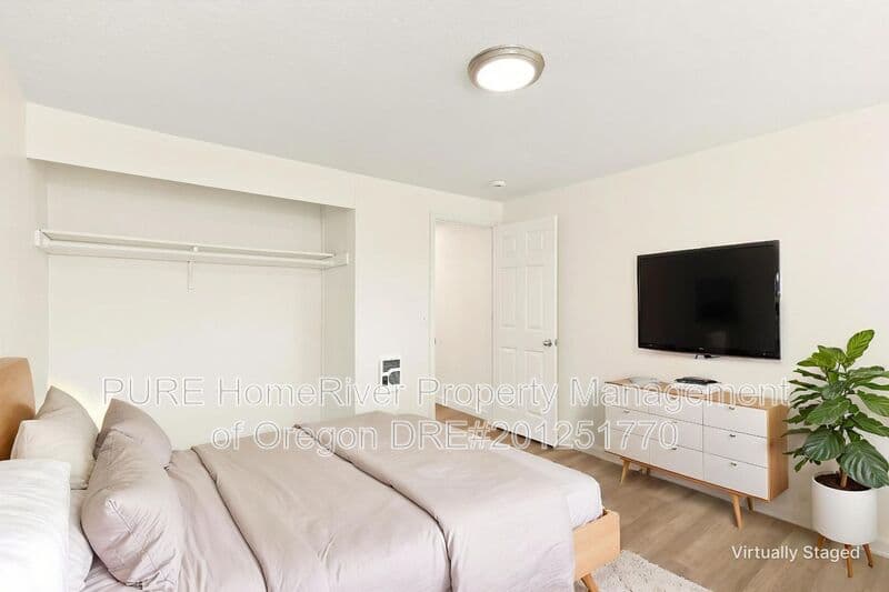 Portland Condo: 18411 E Burnside St