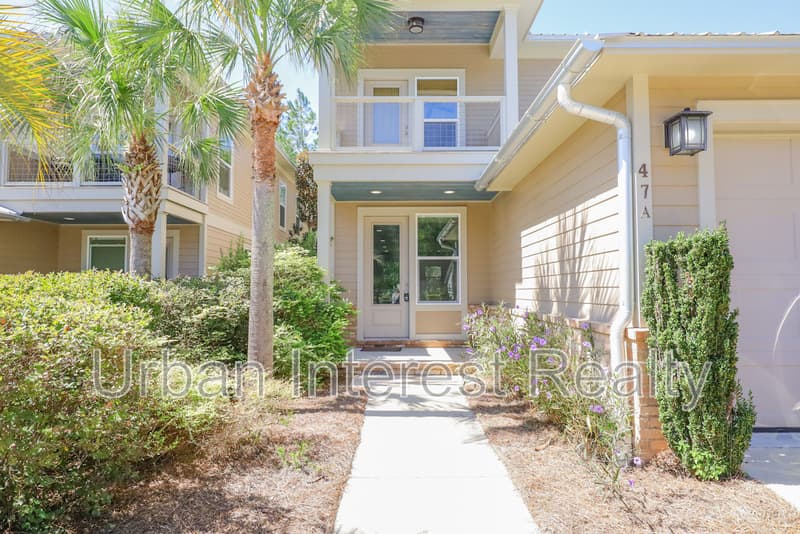 Freeport Townhome: 47 Palm Street