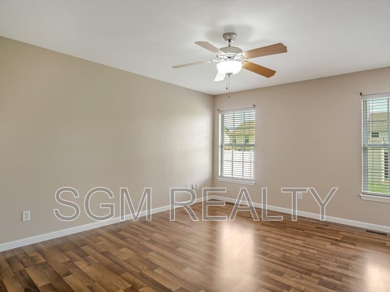 Waterloo House: 1116 Maplewood Ln