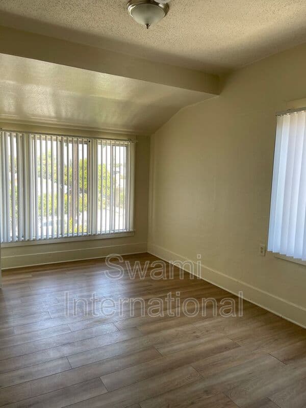 Los Angeles House: 1128 3/4 E. 49th St.