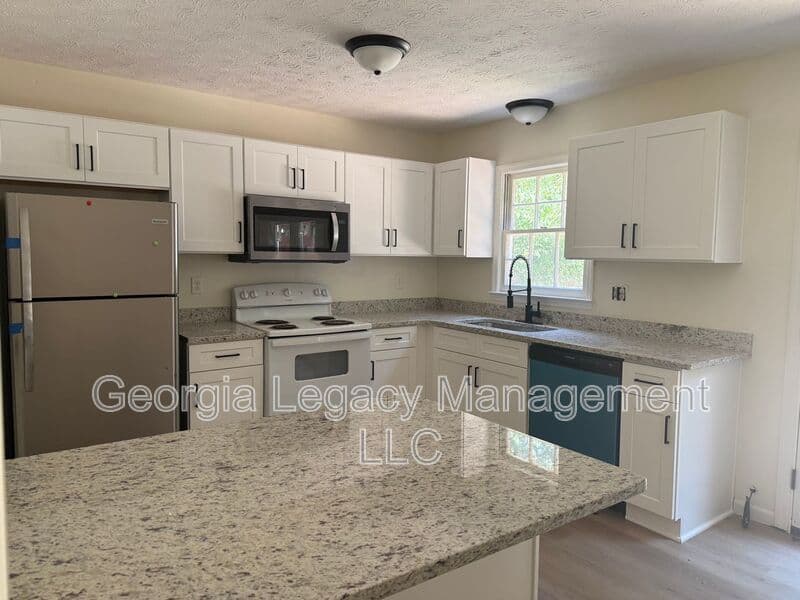 Athens House: 208 Highland Park Drive