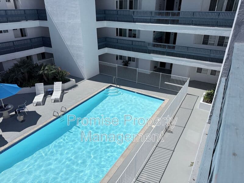 Oceanside Condo: 910 N Pacific Street