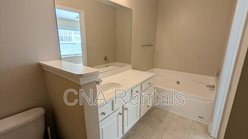 Kennesaw Townhome: 1747 Oakbrook Ln