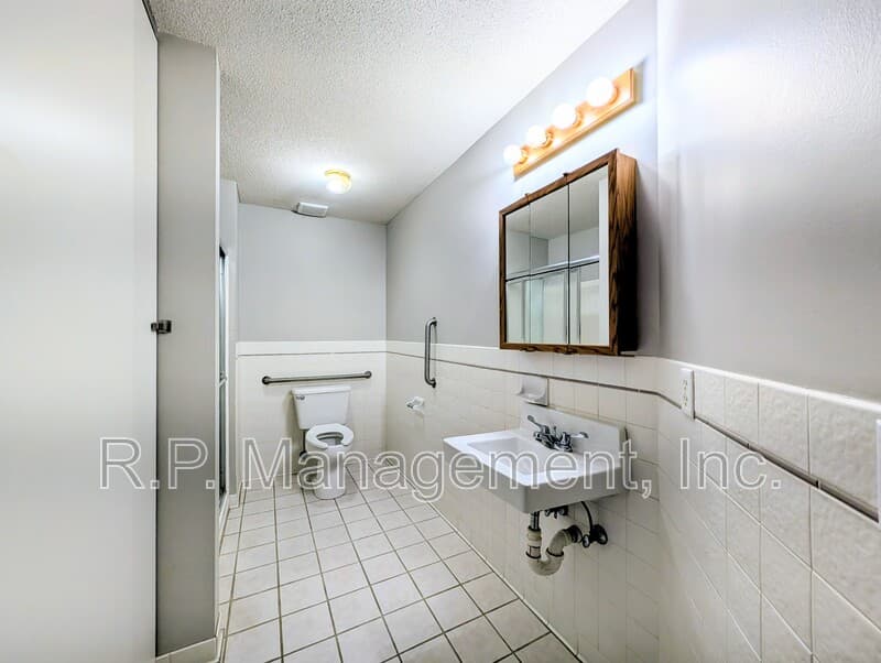 Minnetonka House: 4626 Linnea Ln