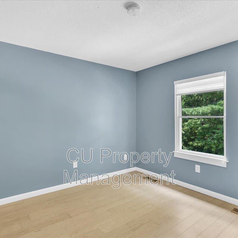 Champaign House: 610A English Creek Court