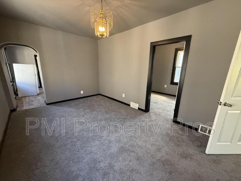 Milwaukee Condo: 3127 West Garfield Avenue
