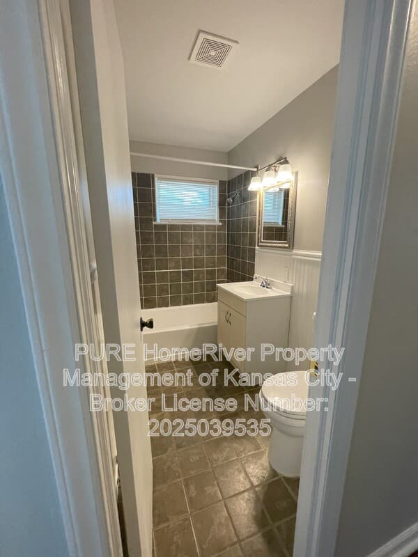 Kansas City House: 9108 E 43RD TER