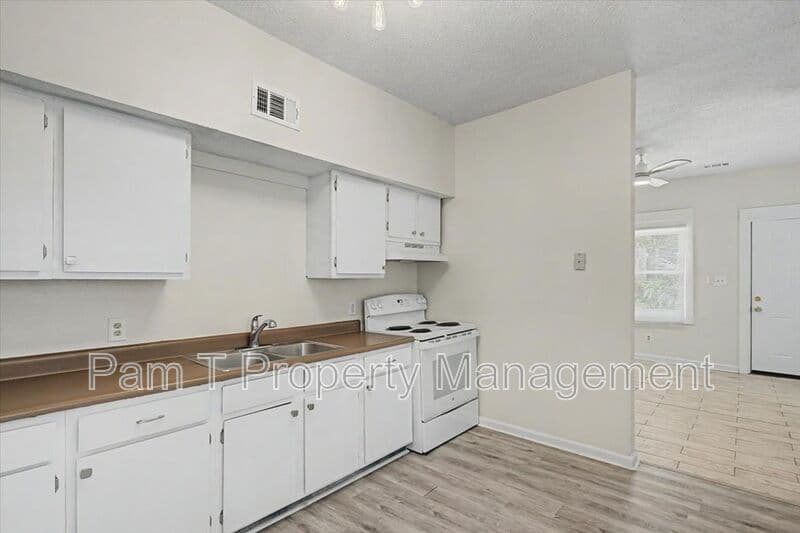 Savannah Townhome: 814 Ott St