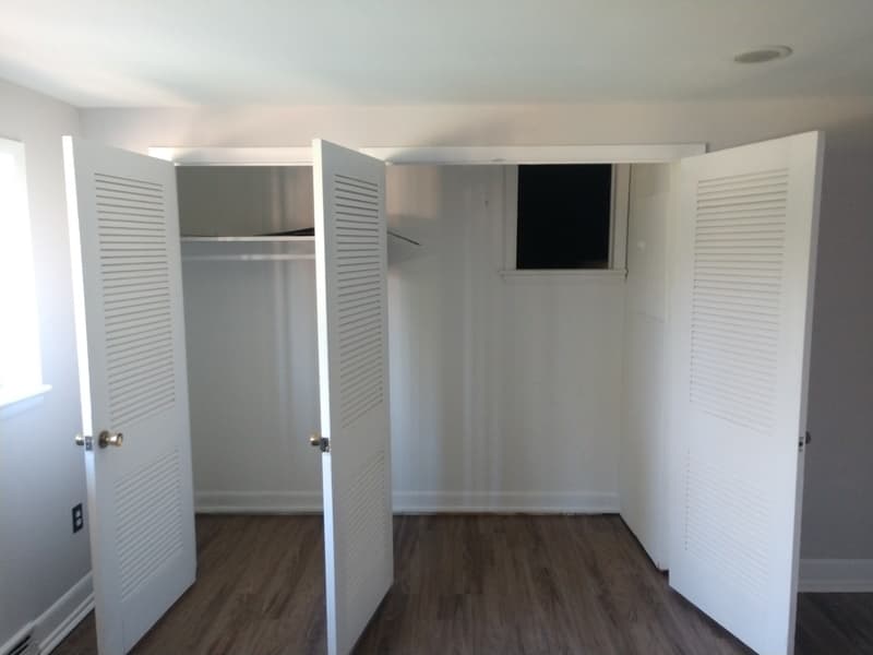 Monroe House: ROOM FOR RENT in Mini Mansion w/Pool (with utilities included)