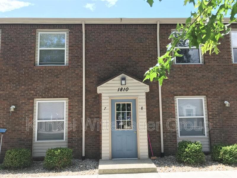 Swansea Condo: 1810-12 Jamestown Road