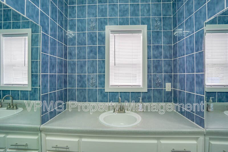 Vancouver House: 2901 Fruit Valley Rd