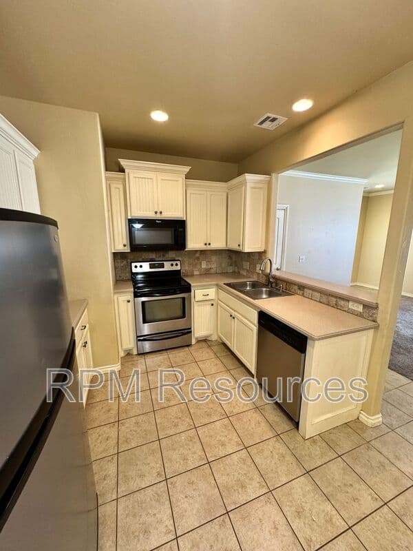 Edmond Condo: 13821 Oxford Dr