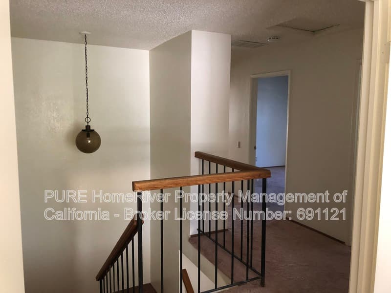 Sacramento House: 1510 Woodridge Oak Way