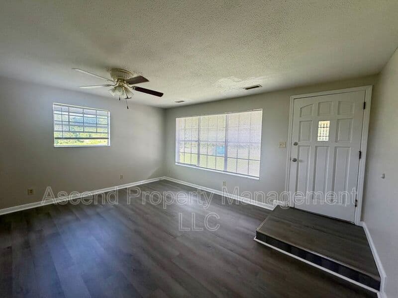 McDonald Condo: 582 Withrow Rd