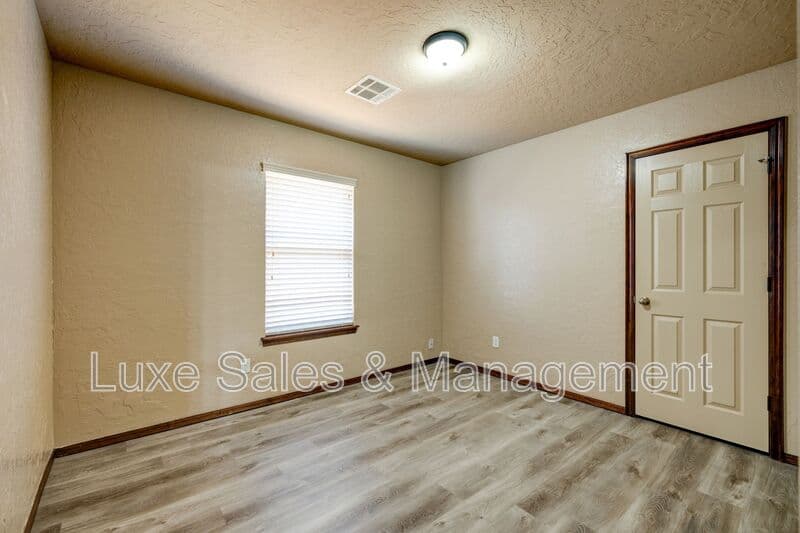 Yukon House: 3517 Galatian Way