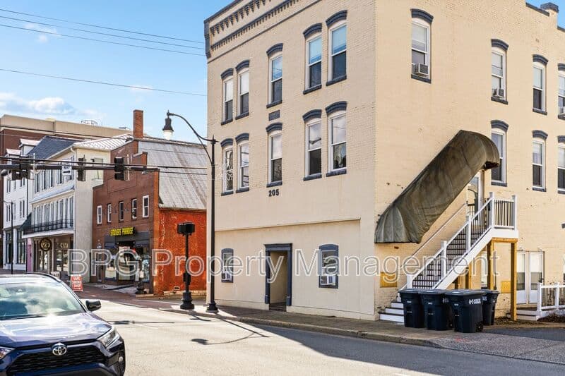 Harrisonburg Condo: 205 N Main
