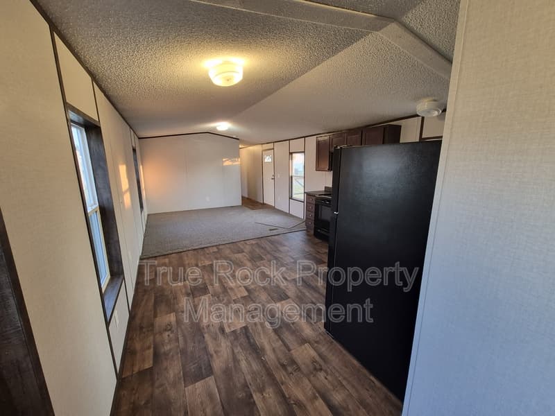 Ada House: 16213 County Road 1525