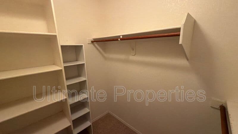 Peoria House: 8002 W Salter Dr