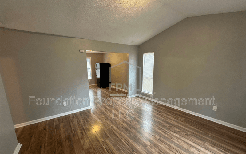 Memphis House: 687 Creekstone Circle