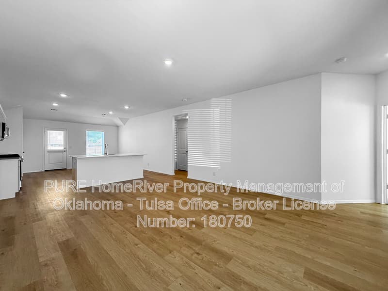 Broken Arrow House: 1624 E Gary St