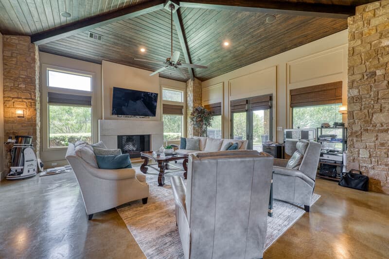 Horseshoe Bay House: 130 Christine Circle