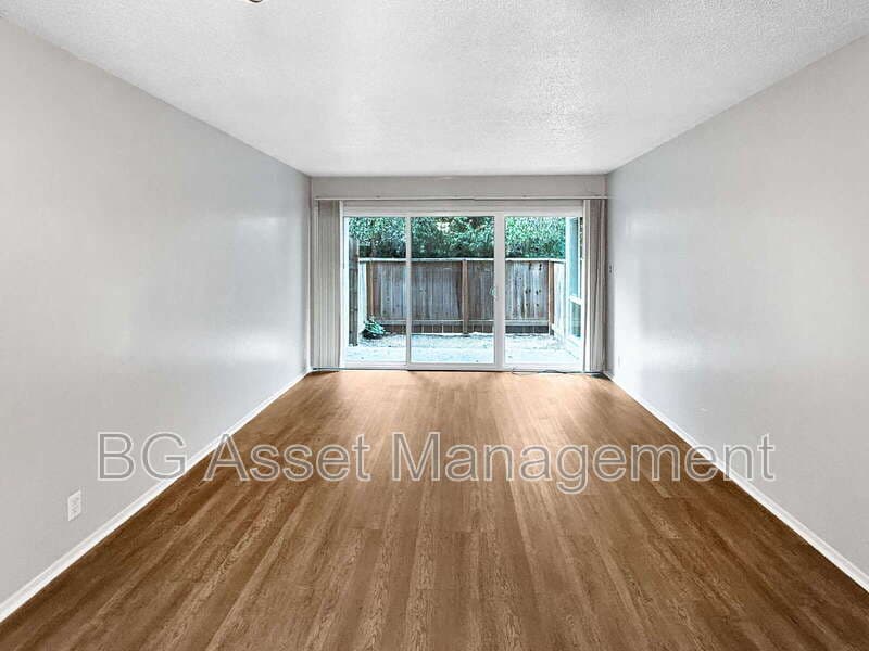 Hayward Condo: 944 Fletcher Lane