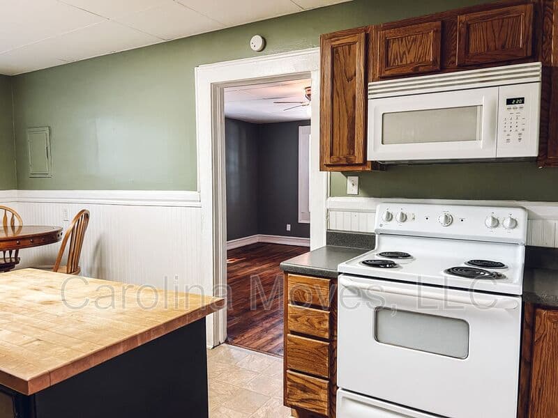 Simpsonville House: 113 Iselin Street