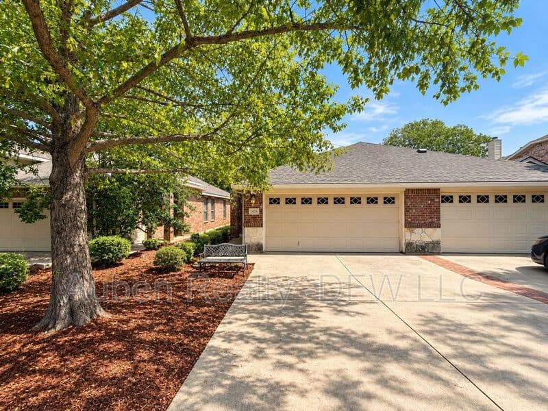 Mansfield House: 1426 Ravenwood Drive