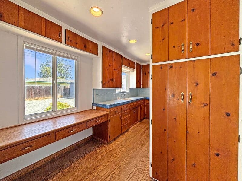 La Mesa House: 7340 W Point Ave