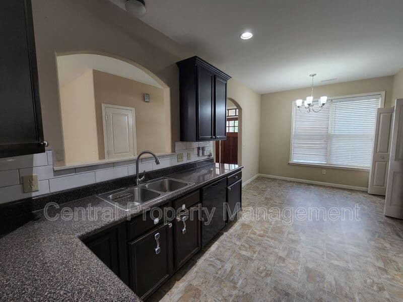 Taylors House: 1 Redwolf Lane
