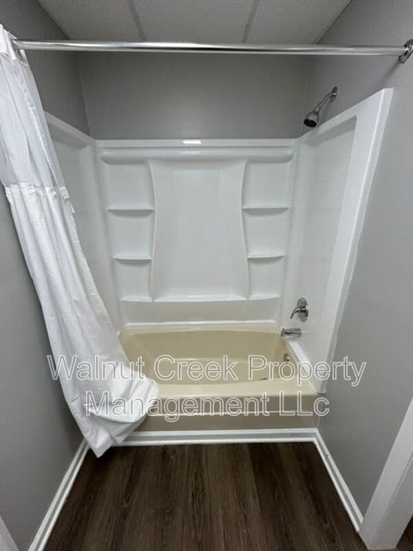 Lorain Condo: 806 East Erie