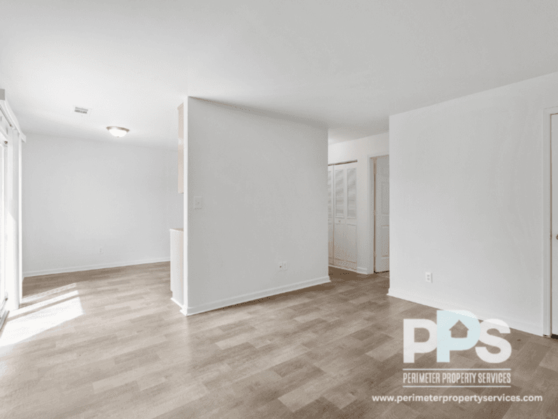 Conyers House: 1510-1512-1514 Pine Log Road