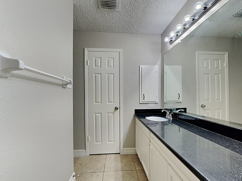 Humble House: 6907 Foxside Ln